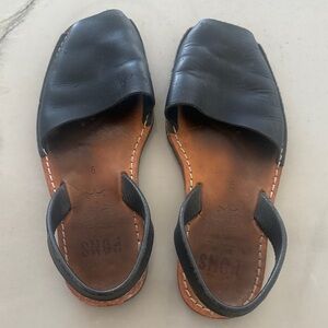PONS Black Leather Sandals